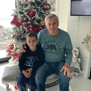 Meet your Posher, Manolis